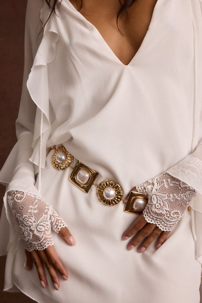 Pearl belt with refined accents, a pearl chain belt essential.