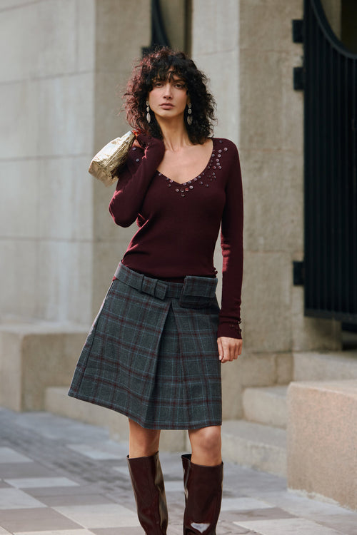 Buttoned V neck top