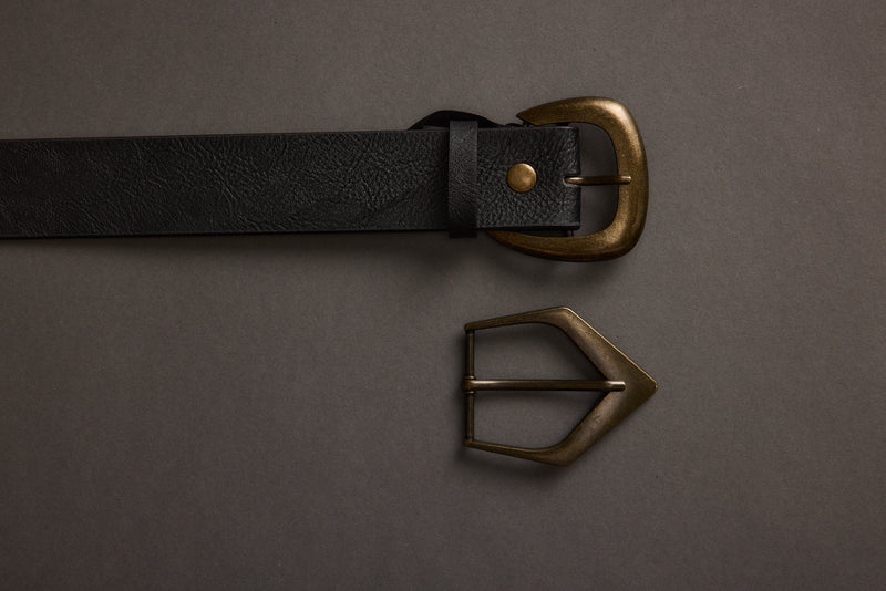 Additional view of the Calder Black Interchangeable Buckle Belt from a different perspective.
