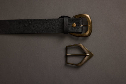 Additional view of the Calder Black Interchangeable Buckle Belt from a different perspective.