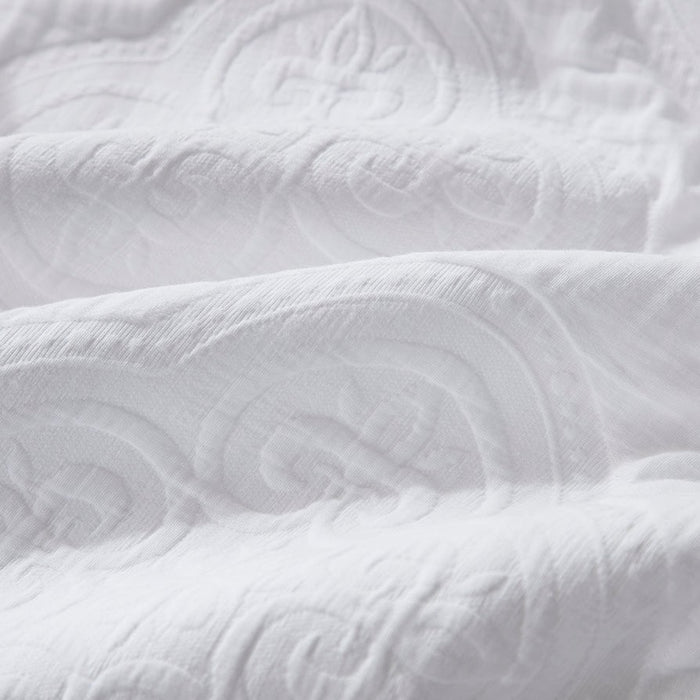 Cannes Matelassé Bedspread - White - DUSK