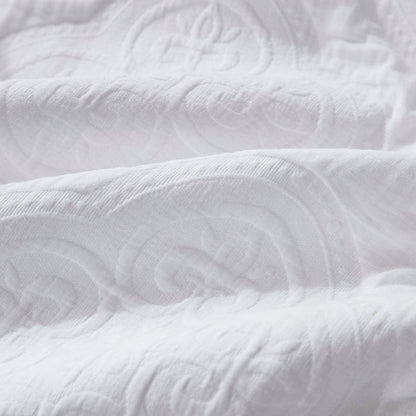 Cannes Matelassé Bedspread - White - DUSK