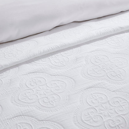 Cannes Matelassé Bedspread - White - DUSK