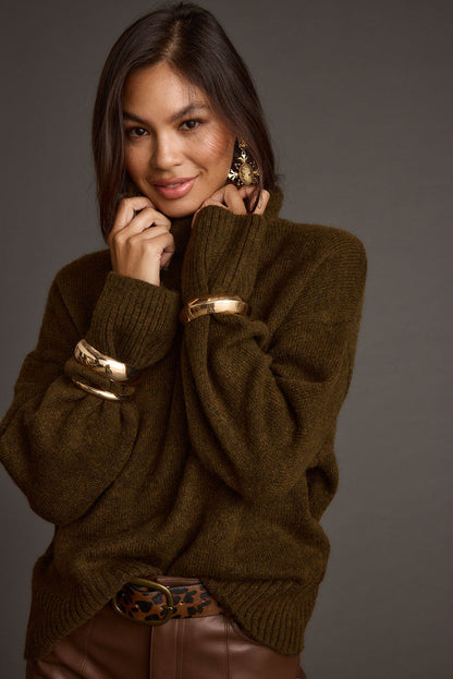 Oversized sweater with refined detailing and a flattering silhouette.