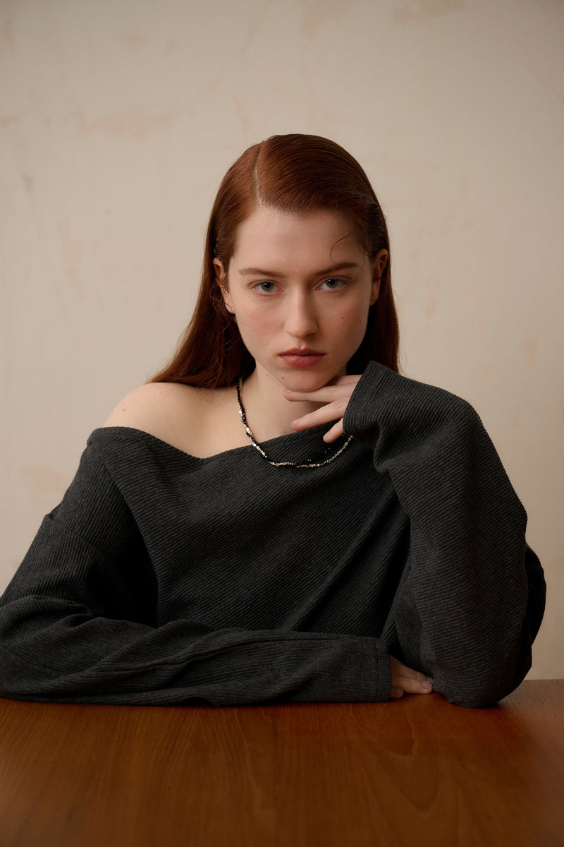 Contrast twisted necklace
