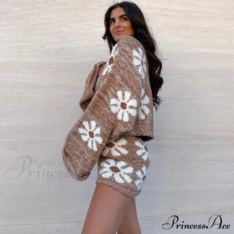 Cute Floral Print Pullover Knit Classic Shorts Matching Set - Green M / Khaki Sets