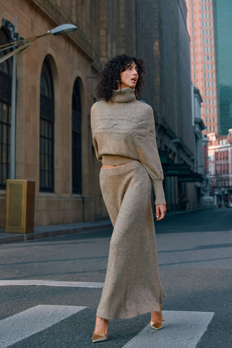 Detachable collar sweater & maxi skirt