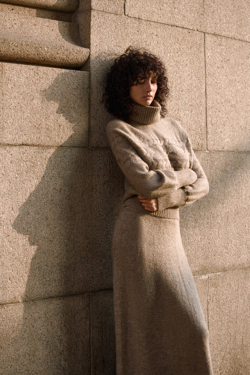 Detachable collar sweater & maxi skirt
