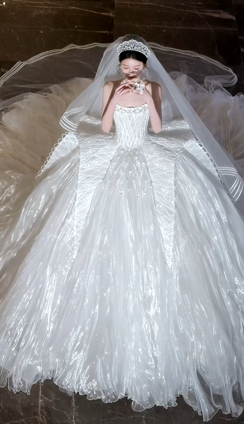 Elegant White Wedding Dress A-line Tulle Strapless Bridal Gowns Sleeveless Bridal Dress