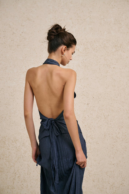 Halter-neck tie-closure top