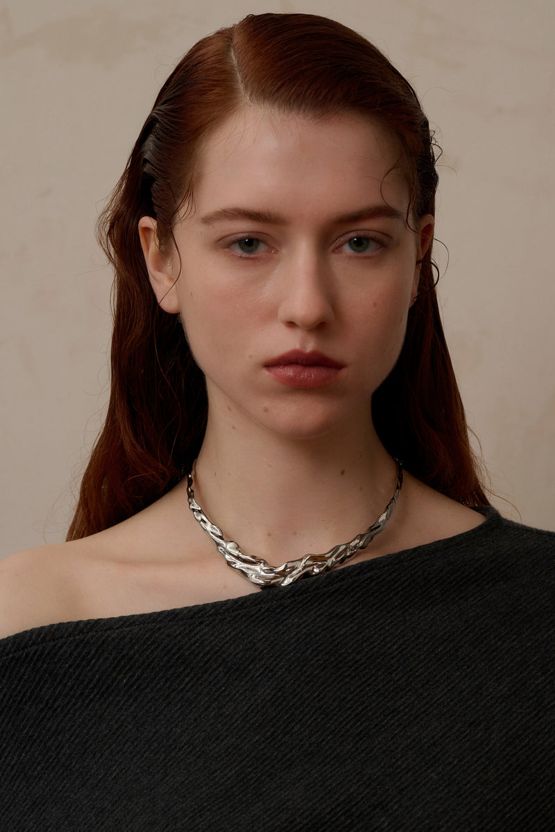 Irregular wavy necklace