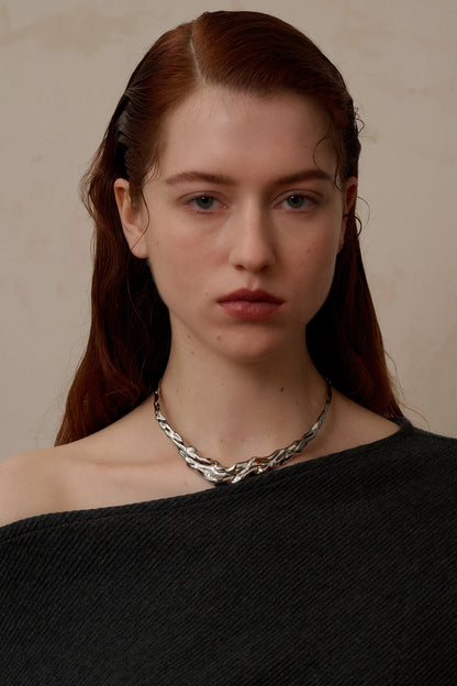 Irregular wavy necklace