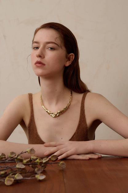 Irregular wavy necklace