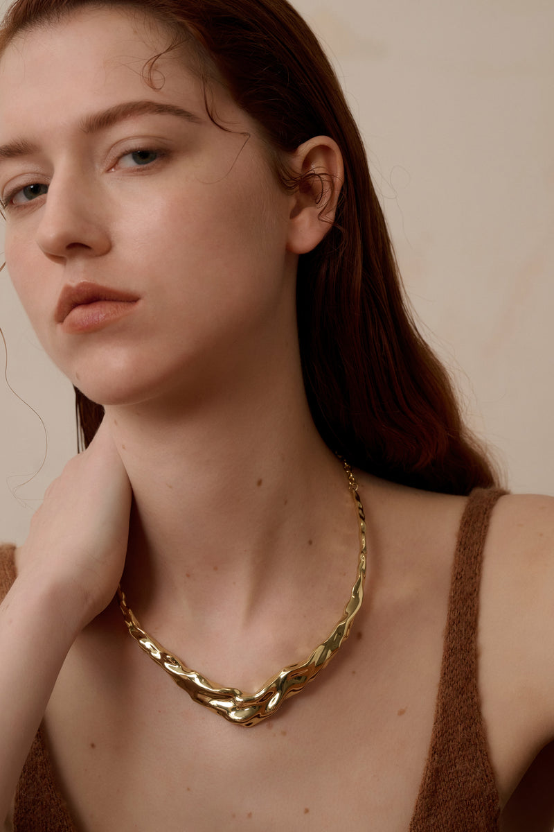 Irregular wavy necklace