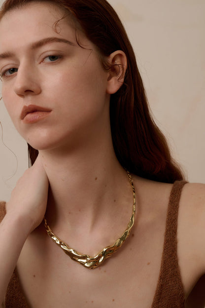 Irregular wavy necklace