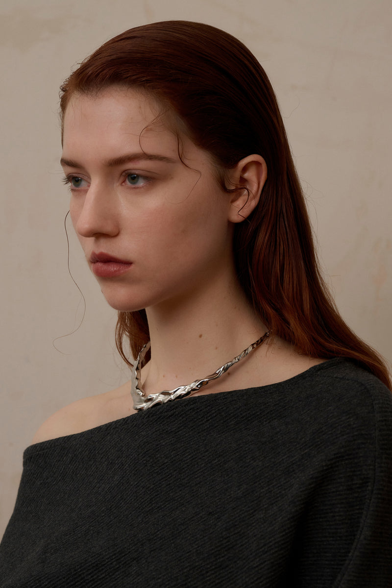 Irregular wavy necklace