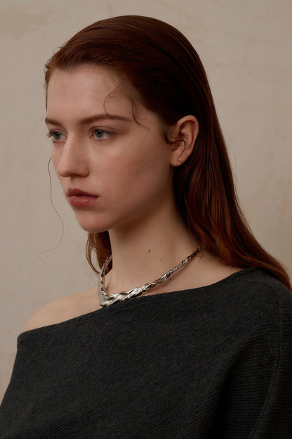 Irregular wavy necklace