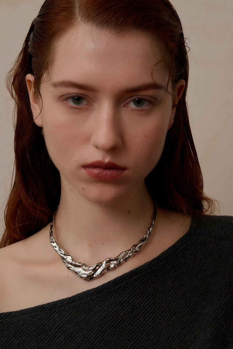 Irregular wavy necklace
