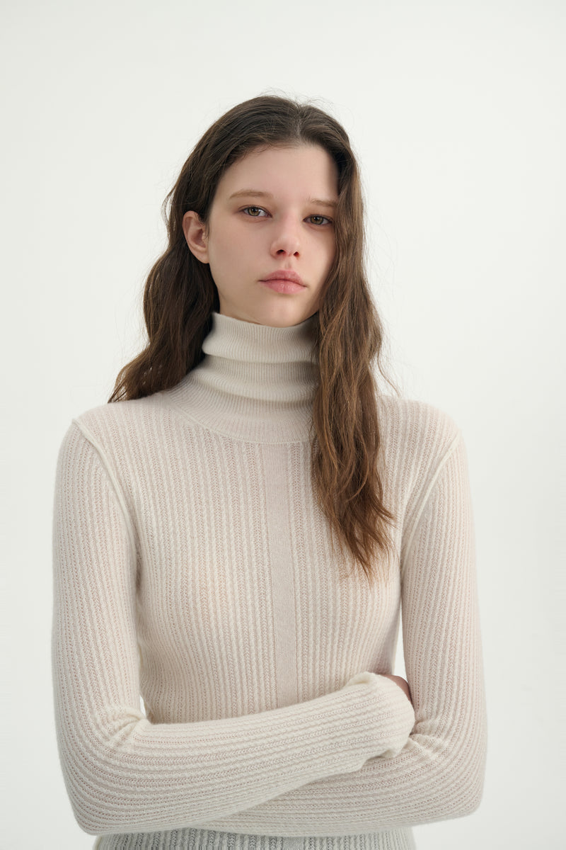 Lightweight cashmere turtleneck