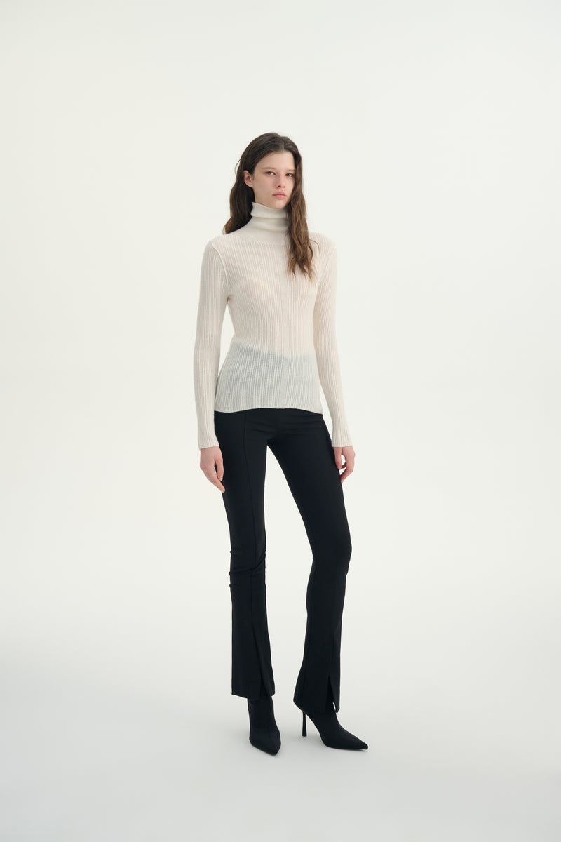 Lightweight cashmere turtleneck