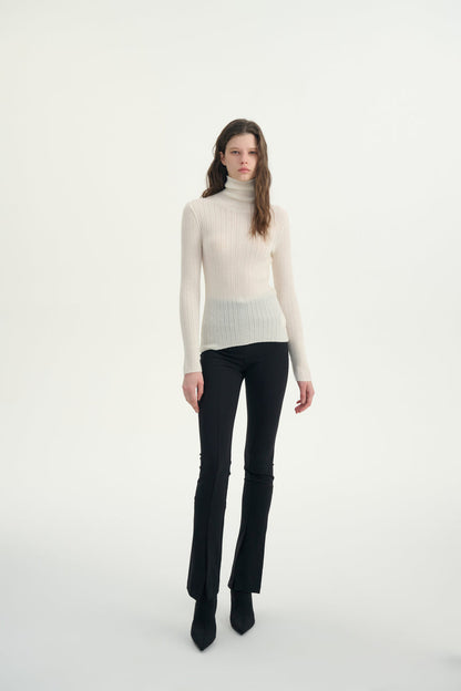 Lightweight cashmere turtleneck
