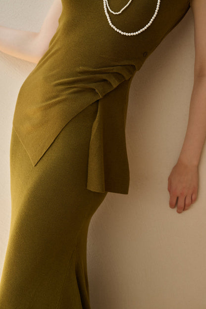 Mock neck ruched top & mermaid skirt