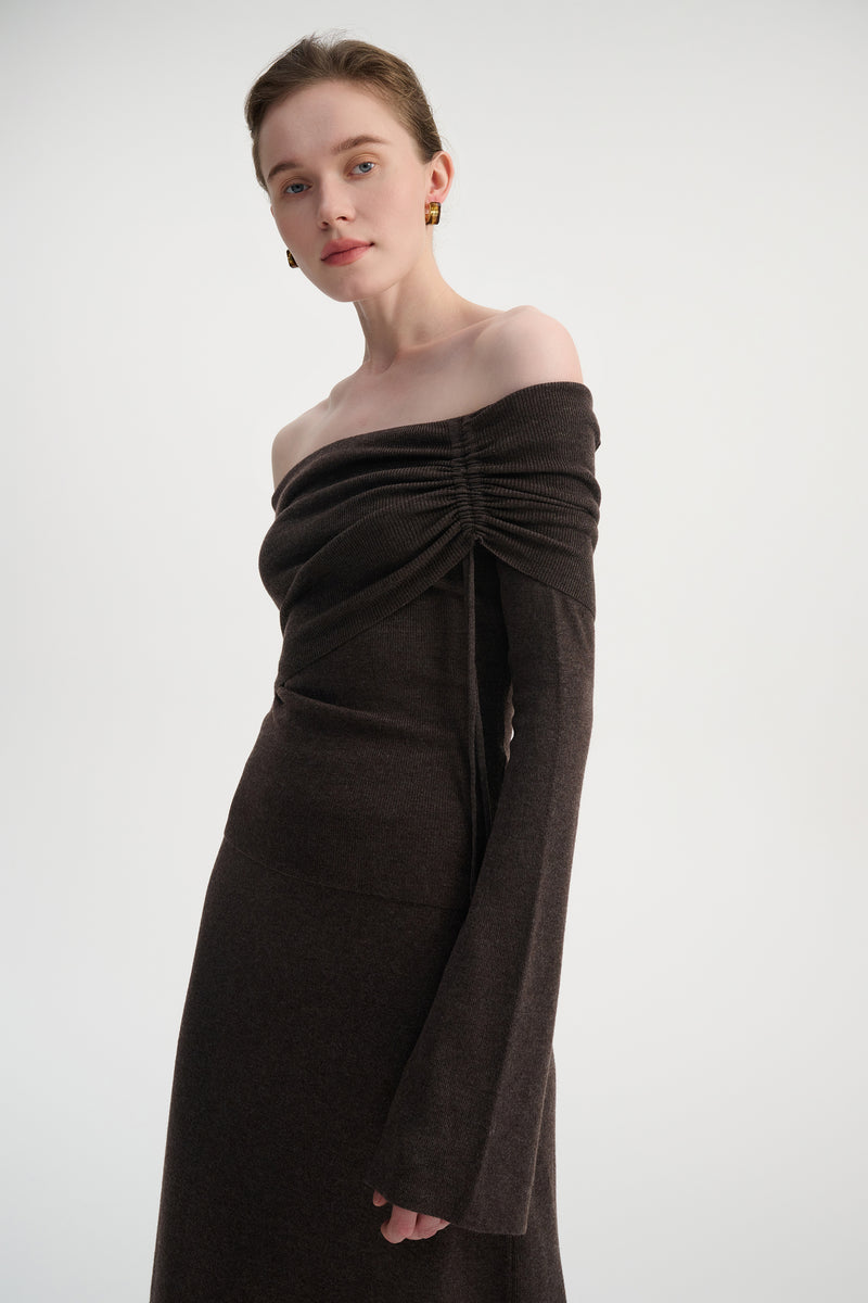 Off-shoulder knit set