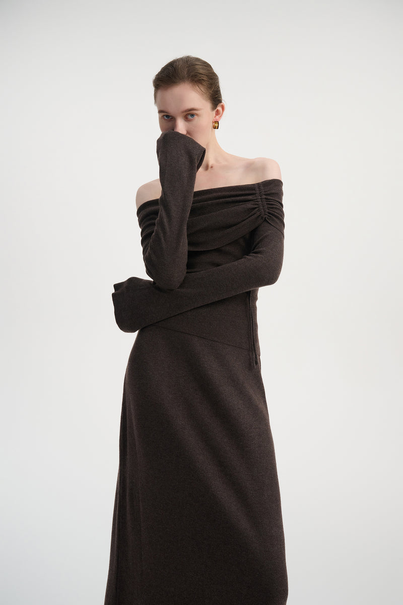 Off-shoulder knit set
