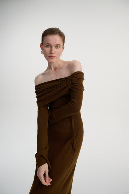 Off-shoulder knit set