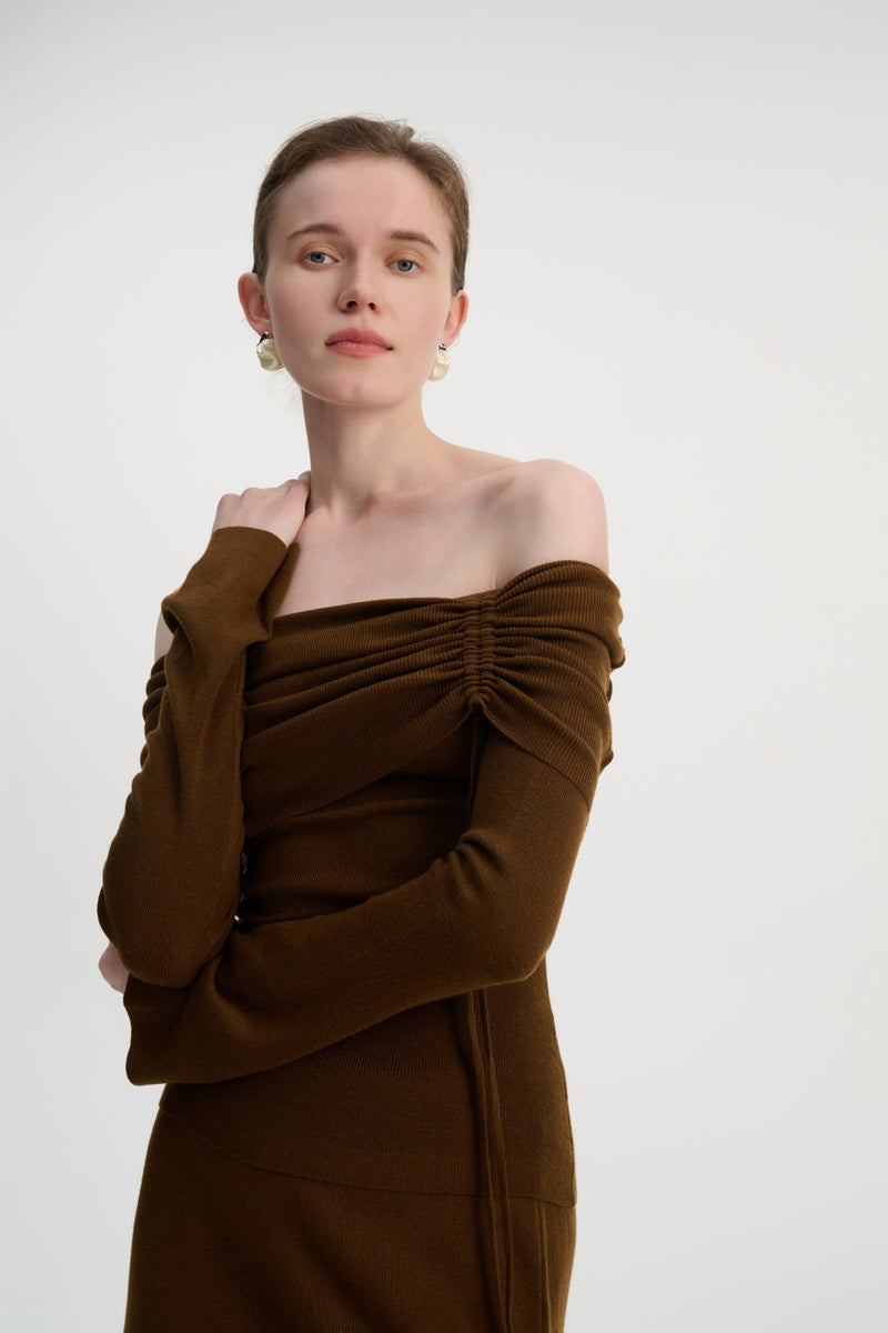 Off-shoulder knit set