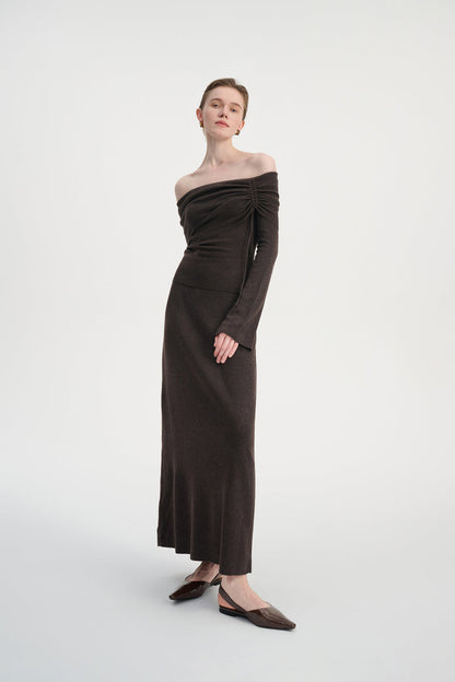 Off-shoulder knit set