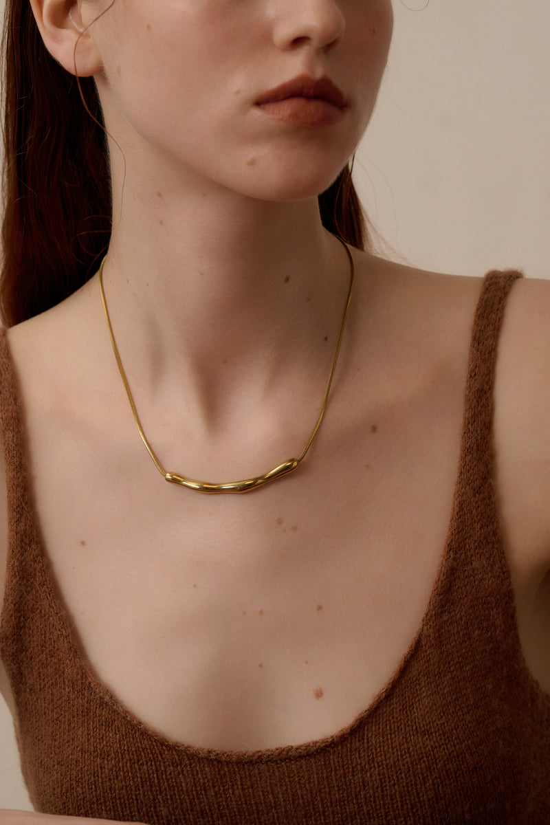 Polished wavy necklace