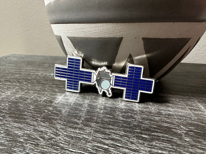 Pysche Spacecraft Enamel Pin