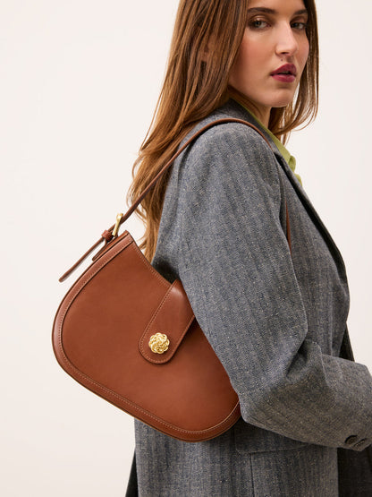 GALA caramel leather bag worn on a model by Rouje