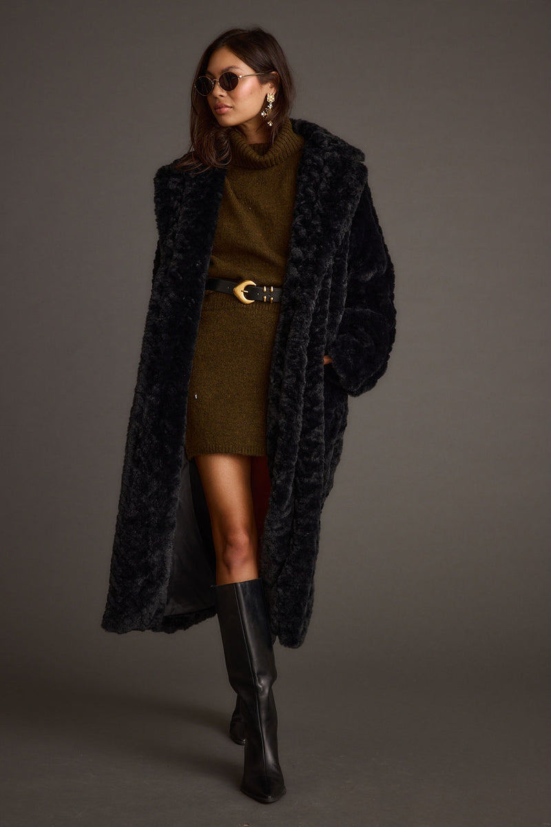 Black jacket with refined detailing and a flattering silhouette.