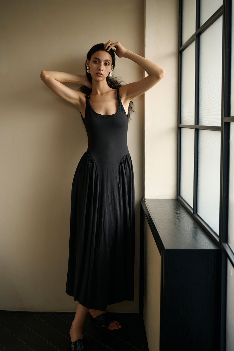 Scoop neck sleeveless dress