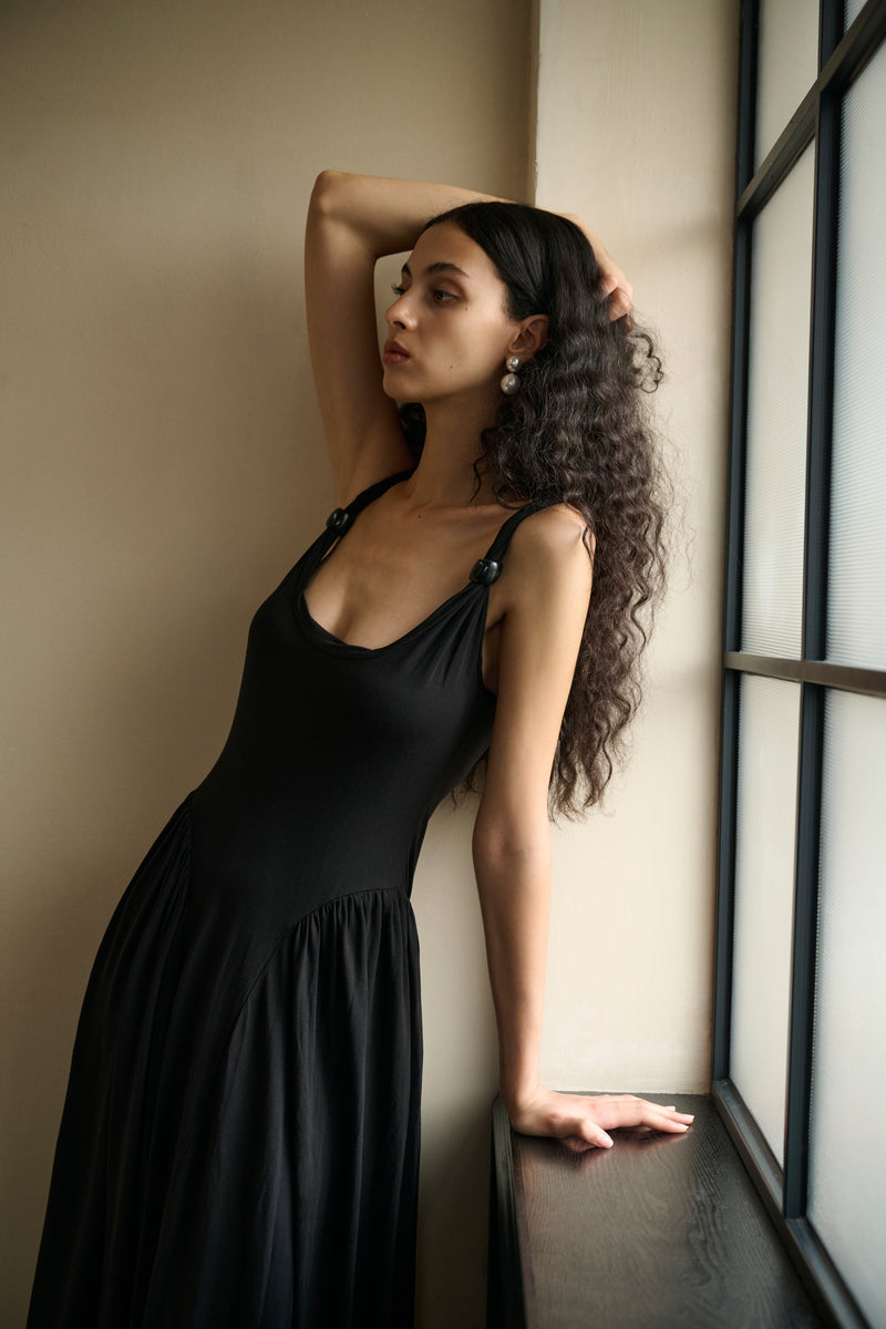 Scoop neck sleeveless dress
