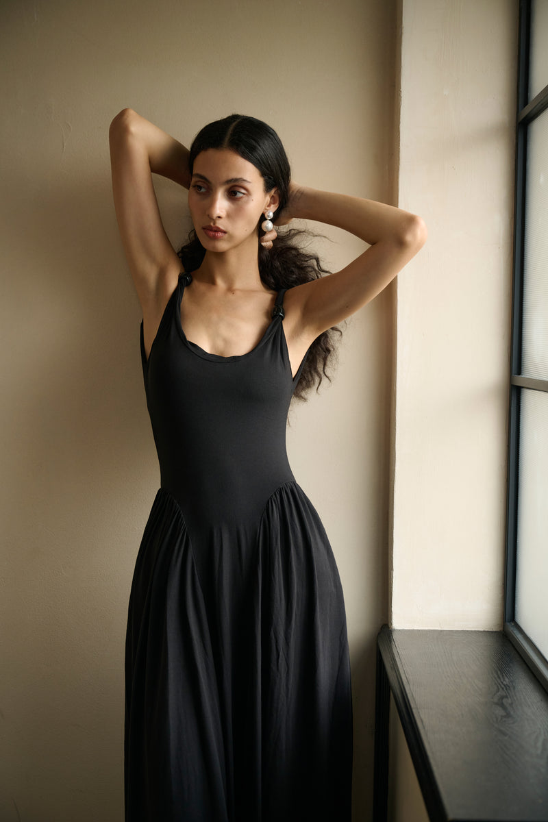 Scoop neck sleeveless dress