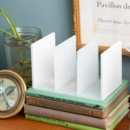 Simple Line Mini Book Stand in White
