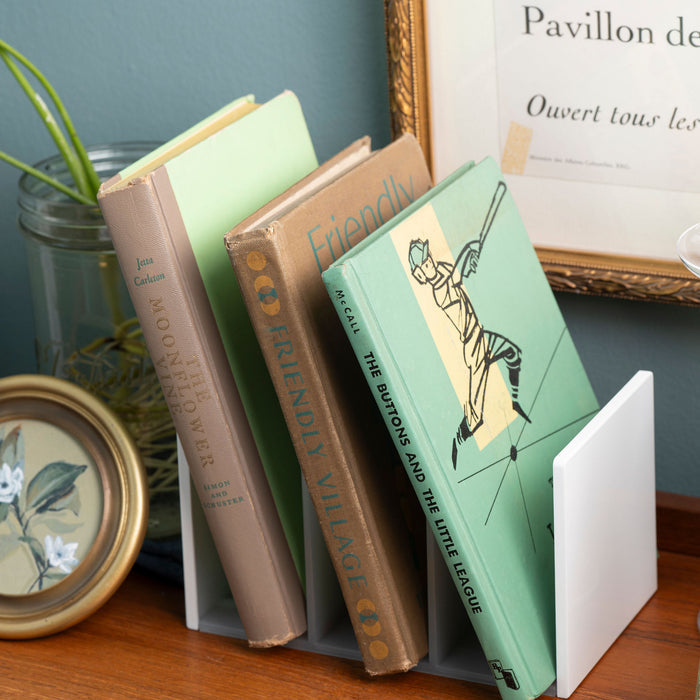 Simple Line Mini Book Stand in White