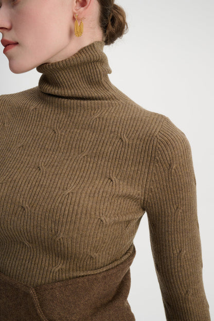 Slim fit cropped turtleneck